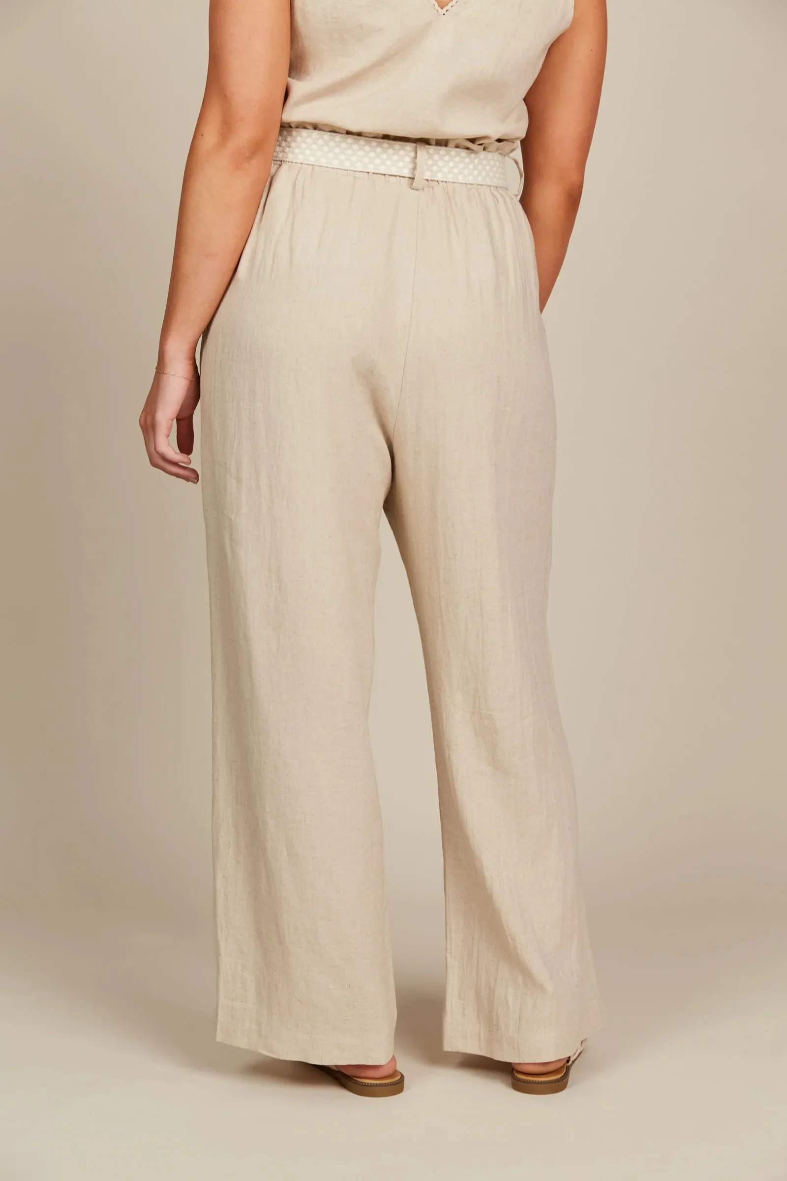 Amelie Pant - Canvas