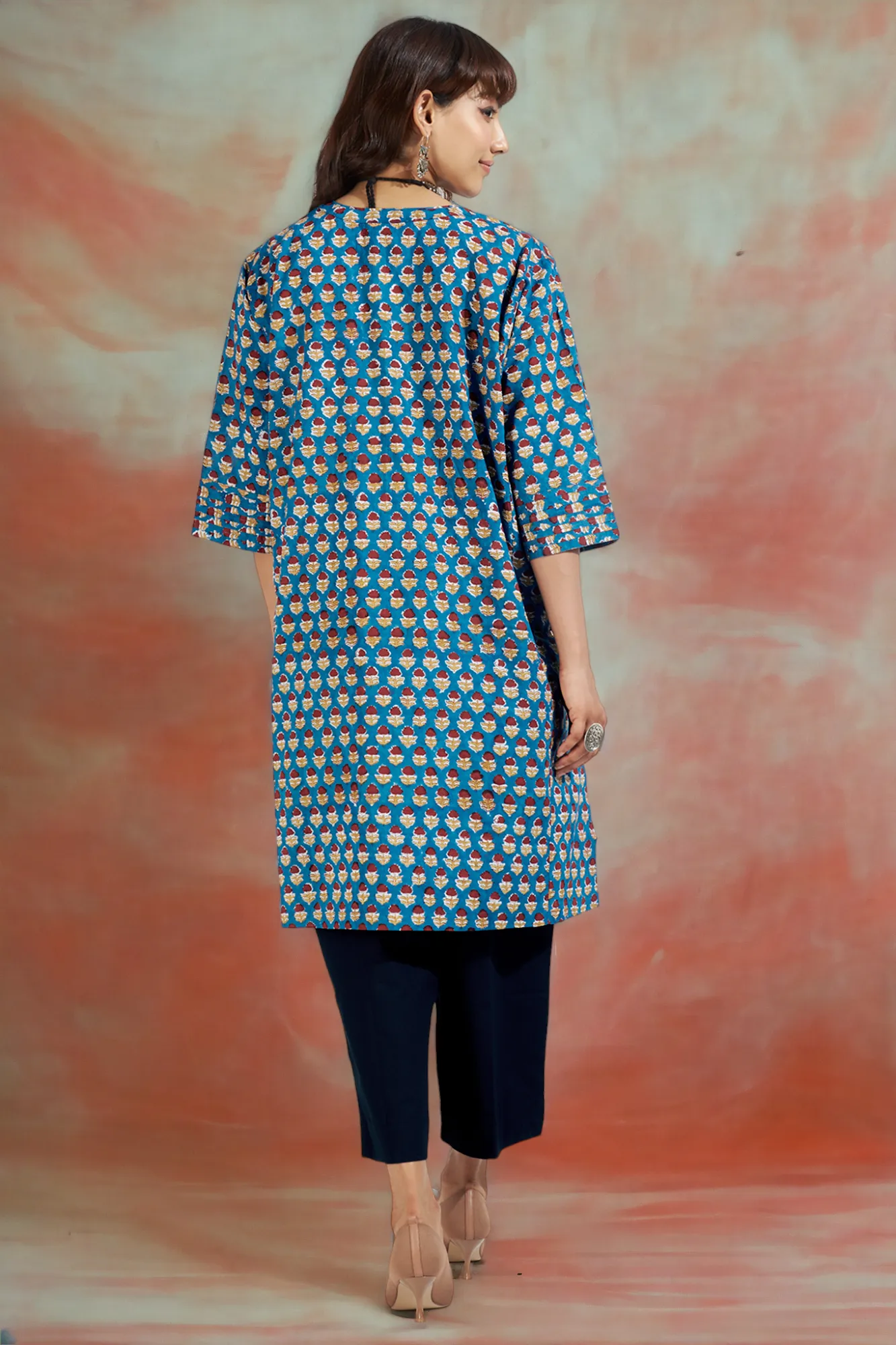 leisure tunic - azure skies & tranquil meadow