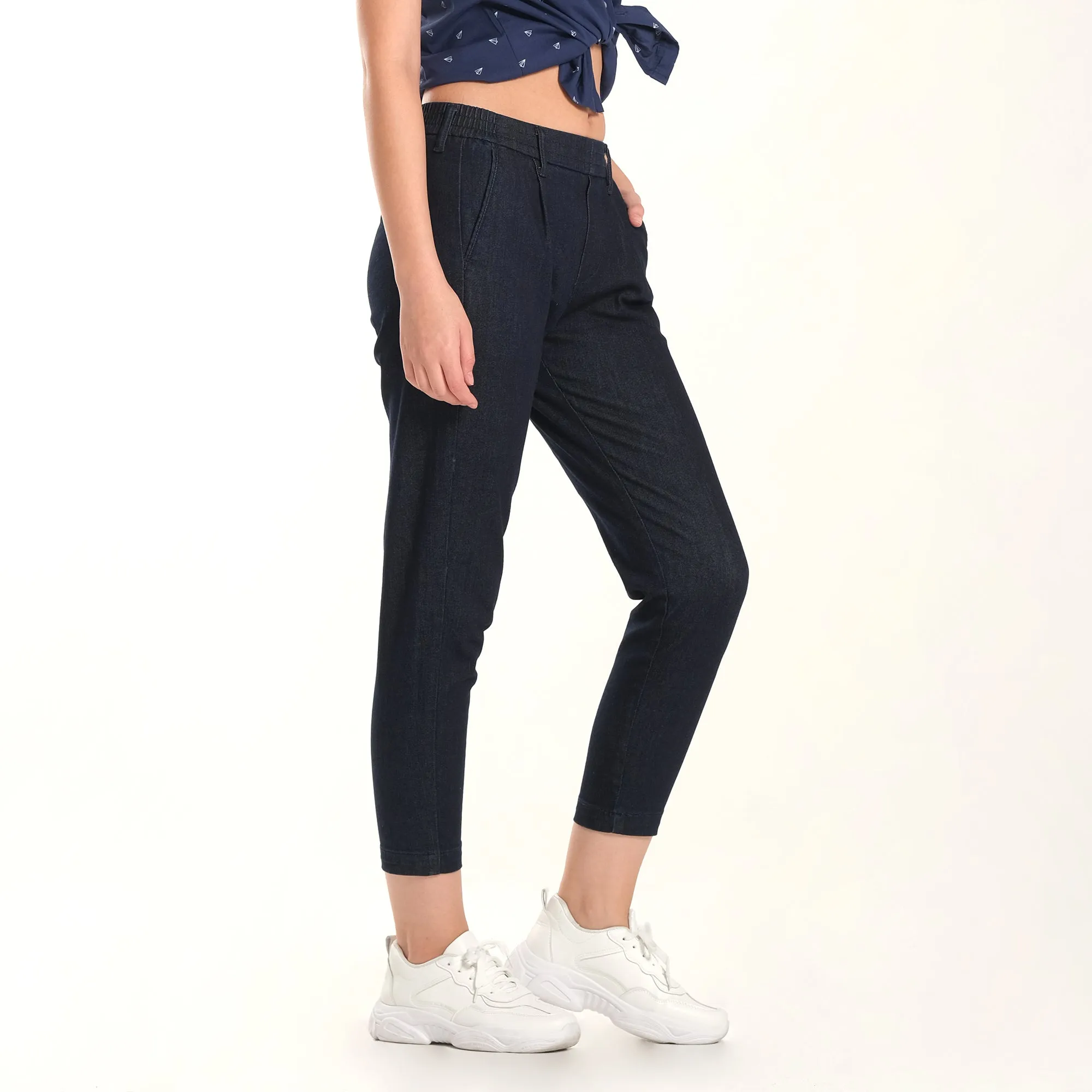 WOMENS TROUSER IN DARK WASH