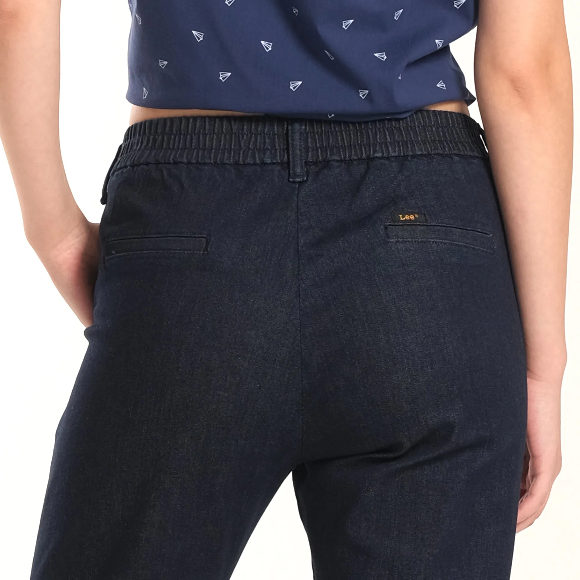 WOMENS TROUSER IN DARK WASH