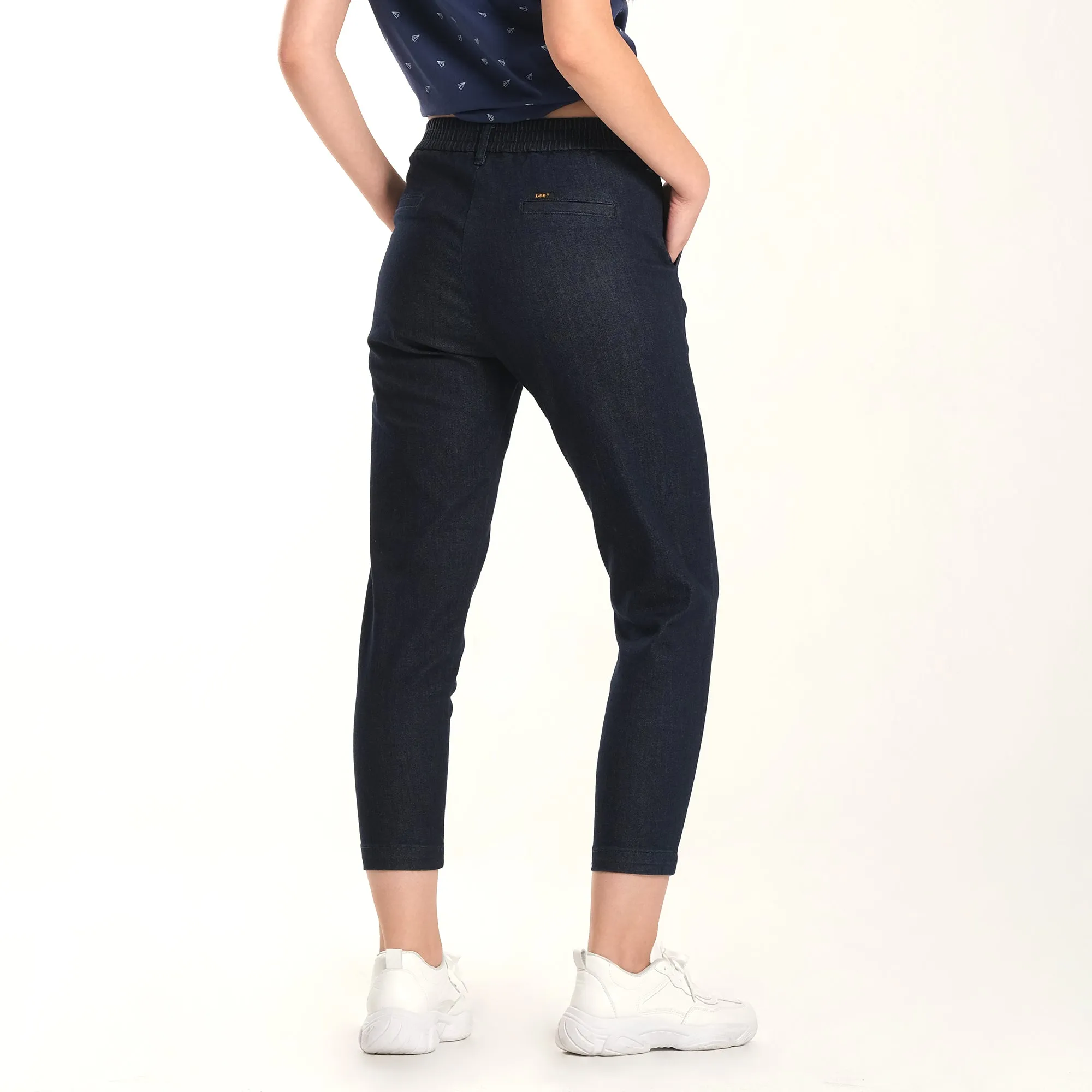 WOMENS TROUSER IN DARK WASH